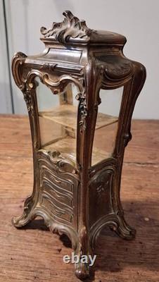 PETITE VITRINE A BIJOUX OU A BAGUES STYLE ROCAILLE EN REGULE ET BRONZE XIXème