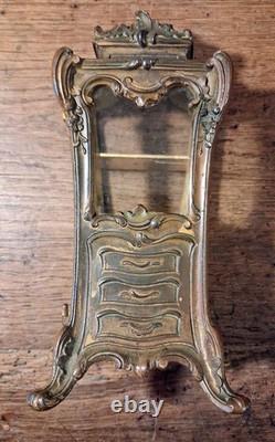 PETITE VITRINE A BIJOUX OU A BAGUES STYLE ROCAILLE EN REGULE ET BRONZE XIXème