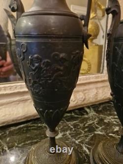 Paire D'aiguière En Bronze A Décor D'angelots Napoléon III