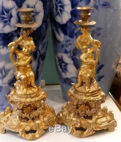Paire De Bougeoirs Aux Amours En Bronze Doré, époque Napoléon III