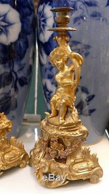 Paire De Bougeoirs Aux Amours En Bronze Doré, époque Napoléon III