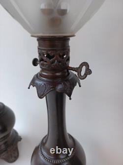 Paire De Lampe A Petrole En Bronze. D'époque Napoléon III, Vers 1860
