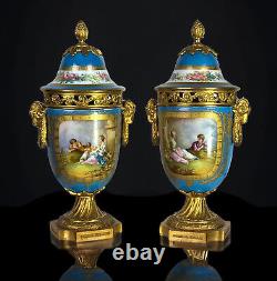 Paire De Pots Couvert En Porcelaine De Sèvres Ornés De Bronze Doré Napoléon III