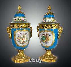 Paire De Pots Couvert En Porcelaine De Sèvres Ornés De Bronze Doré Napoléon III