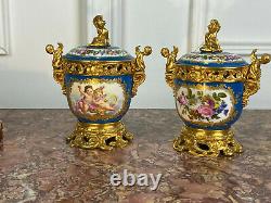 Paire De Pots Couverts En Faïence De Sèvres Ornés De Bronze Époque Napoleon III
