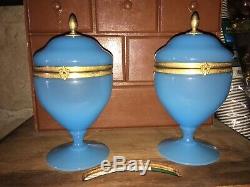 Paire De Pots Couverts Sur Piedouche Opaline Bleu Napoleon III