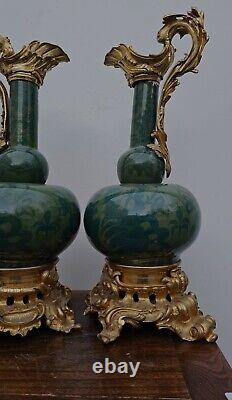 Paire De Vase En Porcelaine De Chine Montée En Bronze Napoléon III