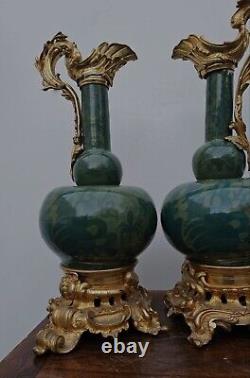 Paire De Vase En Porcelaine De Chine Montée En Bronze Napoléon III