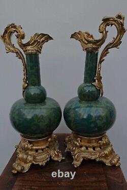 Paire De Vase En Porcelaine De Chine Montée En Bronze Napoléon III