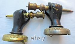 Paire d'appliques murales Napoléon III en bronze Mains noires tenant un flambeau