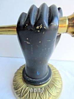Paire d'appliques murales Napoléon III en bronze Mains noires tenant un flambeau
