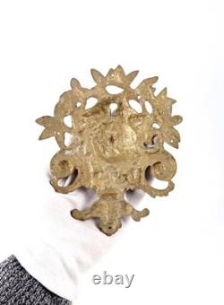 Paire d'entrées de serrure bronze d'ameublement mascarons féminins XIXe Paire d'entrées de serrure bronze d'ameublement mascarons féminins XIXe