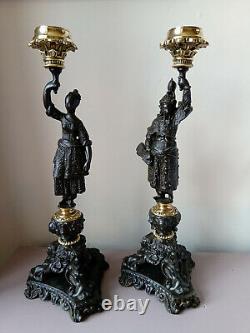 Paire d'exceptionnels anciens chandeliers en régule et bronze