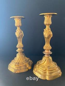 Paire de Bougeoirs de style Louis XV en BRONZE DORÉ XIXème Signés F. BARBEDIENNE