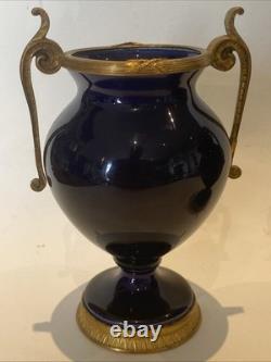 Paire de Vases Ancien Sèvres Porcelaine Bleu et Bronze Ormolu