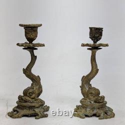 Paire de bougeoirs Napoléon III aux dauphins en bronze doré