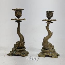 Paire de bougeoirs Napoléon III aux dauphins en bronze doré
