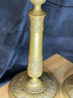 Paire de bougeoirs Napoléon III en bronze / laiton doré Décor à l'antique