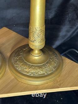 Paire de bougeoirs Napoléon III en bronze / laiton doré Décor à l'antique