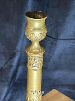 Paire de bougeoirs Napoléon III en bronze / laiton doré Décor à l'antique