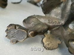 Paire de bougeoirs en Bronze patine brune pied tripode griffes