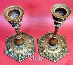 Paire de bougeoirs en bronze doré signés Alfred Daubrée, Napoléon III