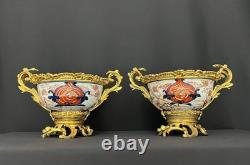 Paire de coupes de style Imari en porcelaine polychrome et bronze doré