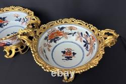 Paire de coupes de style Imari en porcelaine polychrome et bronze doré