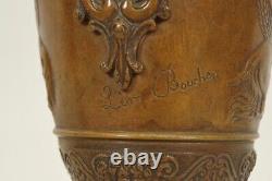 Paire de vases Napoléon III en bronze signés Léon Boucher