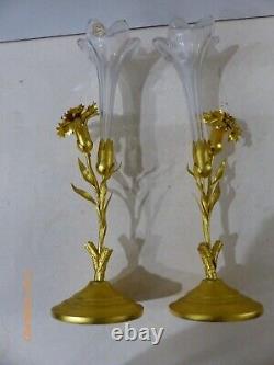 Paire de vases cornets en cristal de Baccarat et bronze doré