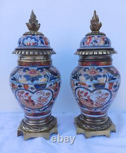 Paire de vases couverts balustre porcelaine Arita Imari montures bronze Napoléon