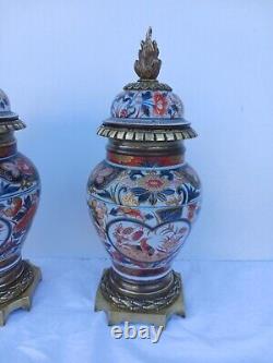 Paire de vases couverts balustre porcelaine Arita Imari montures bronze Napoléon