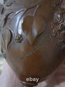 Paire de vases en Bronze signé LeVillain et Barbedienne XIXe Napoléon III