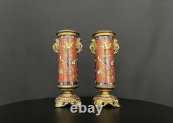 Paire de vases en bronze à émaux cloisonnés