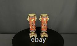 Paire de vases en bronze à émaux cloisonnés