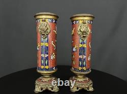 Paire de vases en bronze à émaux cloisonnés