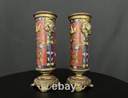 Paire de vases en bronze à émaux cloisonnés