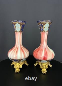 Paire de vases en opaline et bronze doré XIXe siècle
