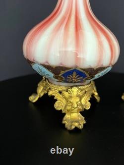 Paire de vases en opaline et bronze doré XIXe siècle