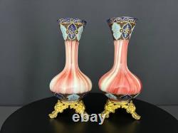 Paire de vases en opaline et bronze doré XIXe siècle