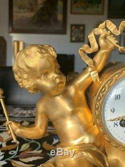 Pendule XIXème en bronze doré Amour au tambour vers 1880