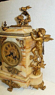 Pendule en albâtre et bronze angelot et oiseau 19 ème