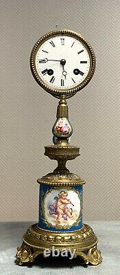 Pendule époque Napoléon III en bronze doré et porcelaine de Sèvres