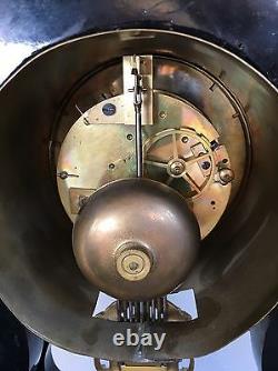 Pendule époque Napoléon III marqueterie de laiton et nacre balancier en bronze