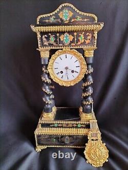 Pendule portique bois noirci marqueterie de laiton, laque & métal / Napoléon III