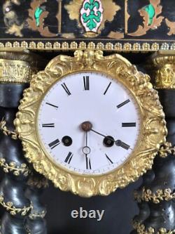 Pendule portique bois noirci marqueterie de laiton, laque & métal / Napoléon III