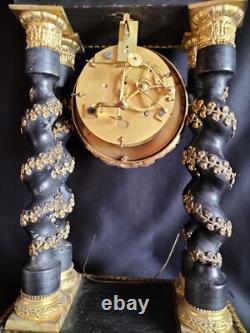 Pendule portique bois noirci marqueterie de laiton, laque & métal / Napoléon III