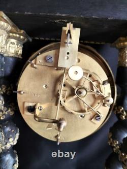 Pendule portique bois noirci marqueterie de laiton, laque & métal / Napoléon III