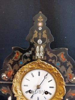 Pendule portique bois noirci marqueterie de laiton nacre. Napoléon III H 47cm