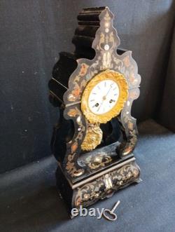 Pendule portique bois noirci marqueterie de laiton nacre. Napoléon III H 47cm